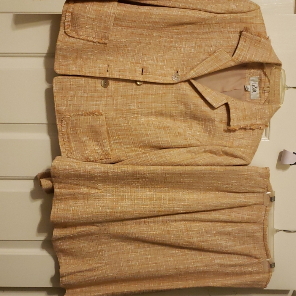 LeSuit 2pc sz 8